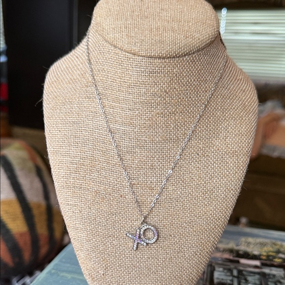 Paparazzi Silver XO Necklace and Matching Earrings - Picture 1 of 5